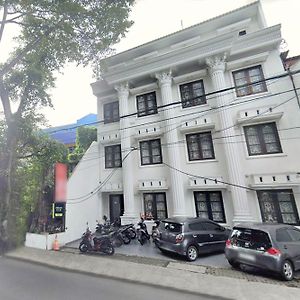 Urbanview Hotel Sultan Palace Malang By Reddoorz
